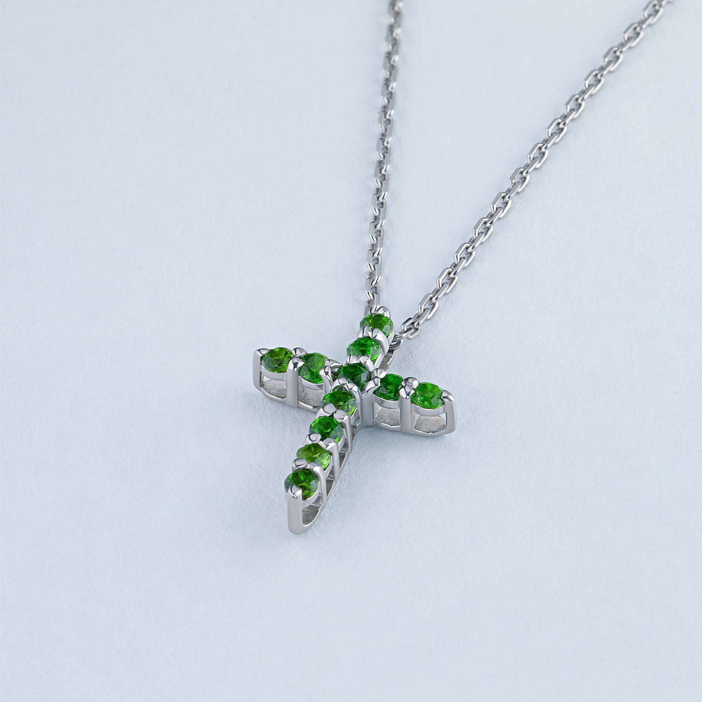 Подвеска из 14-каратного белого золота с выращенными в лаборатории бриллиантами 0,380 карата