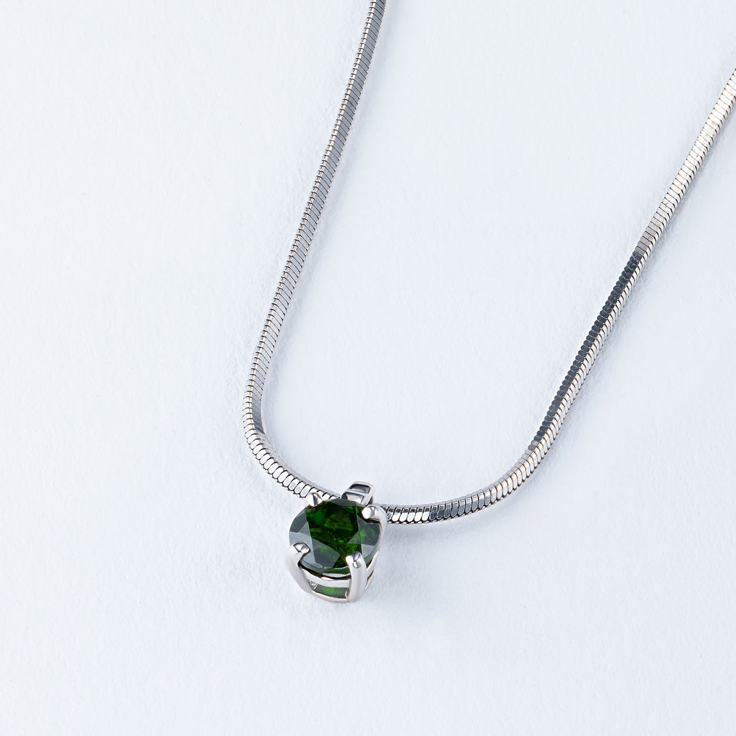 Sterling Silver Pendant with Chrome diopside 0.270 CT.TW
