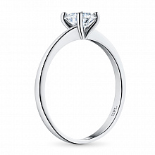 Κατασκευασμένο από λευκό χρυσό δαχτυλίδι με διαμάντια