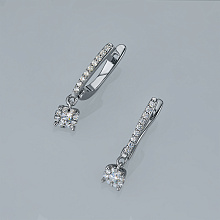 Silver earrings with grown diamonds
