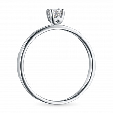 Κατασκευασμένο από ασήμι δαχτυλίδι με ένα καλλιεργημένο διαμάντι