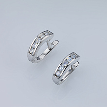 Silver earrings with grown diamonds