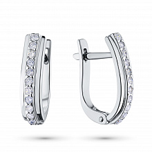 Silver earrings with grown diamonds