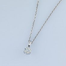 Кулон из белого золота с выращенным бриллиантом