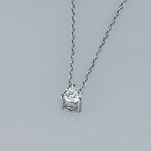 Кулон из белого золота с выращенным бриллиантом