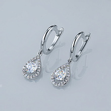 Silver earrings with grown diamonds