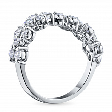 Κατασκευασμένο από λευκό χρυσό δαχτυλίδι με καλλιεργημένα διαμάντια